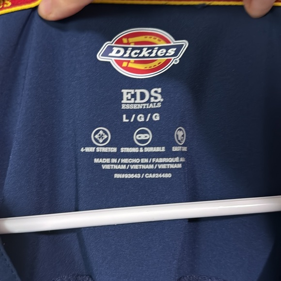 Navy Dickies scrub top - Picture 3 of 6